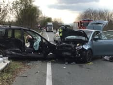 LEINI-LOMBARDORE - Ennesimo incidente sulla 460: tre feriti e due auto distrutte - FOTO E VIDEO