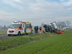 BRUTTO INCIDENTE A CHIERI - Ferito un camionista di San Benigno Canavese - FOTO