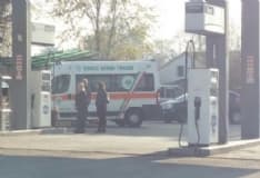 LEINI - Rapina con sparatoria: migliora il benzinaio ferito