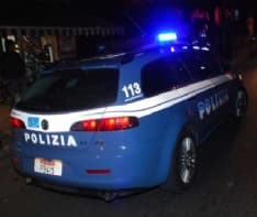 BORGOFRANCO - Anarchici lanciano oggetti dal cavalcavia