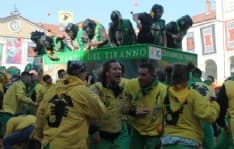 CARNEVALE IVREA - Battaglia delle arance, oggi l'ultimo giorno poi la marcia funebre chiuderà l'evento - FOTO
