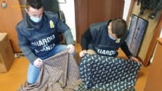 CHIVASSO - Le mascherine di Gucci e Armani erano farlocche: nove persone denunciate dalla guardia di finanza - VIDEO