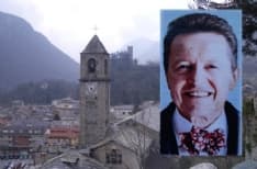 PONT CANAVESE - Ultimo commosso saluto all'ex commerciante Piero Capello