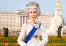 TOYS – La Barbie Elisabetta II, la bambola regale