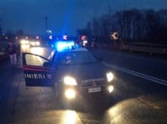 CIRIE' - Padre e figlio picchiati per venti euro al distributore di benzina: coppia di fidanzati denunciati dai carabinieri