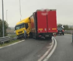 CANAVESE - Maltempo, incidenti stradali a raffica: caos sulla 460 per un doppio schianto tra Leini e Caselle - FOTO