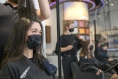 FASHION – E Amazon mette i bigodini