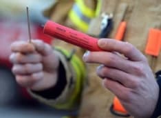 IVREA - Tredicenni di Nole perdono le dita per i petardi inesplosi: due fratelli condannati