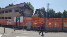 RIVAROLO - Procede l'abbattimento della scuola elementare