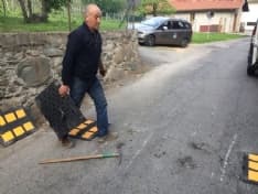 AGLIE' - Il Comune mette i dossi e qualcuno li spacca - FOTO