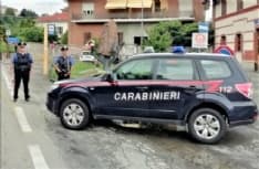 ALPETTE - Gira in paese con una motosega accesa e minaccia i carabinieri: arrestato