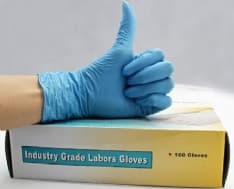 CORONAVIRUS - Guanti nelle mani per proteggersi in casa e fuori