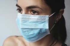 COVID - Ciao mascherine: da lunedi non saranno obbligatorie all'aperto