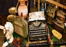 LEINI - Torna il mercatino dell'antiquariato in piazza Primo Maggio