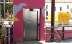 IVREA - Vandalismo all'ascensore del Movicentro: PiazzaEporedia incalza l'Amministrazione comunale