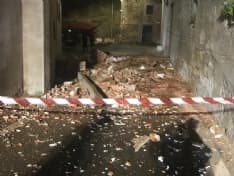 RIVAROLO - Fulmine colpisce una casa, crollano calcinacci - FOTO