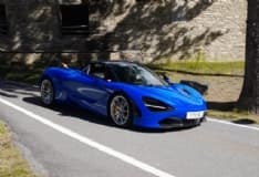 CERESOLE REALE - Una McLaren a spasso sulla strada che porta al Nivolet - FOTO