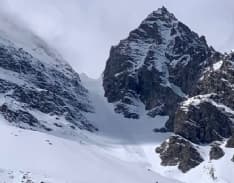 CERESOLE REALE - Valanga travolge uno scialpinista nel canale a valle del Col Perdù, a quota 2900 metri - FOTO