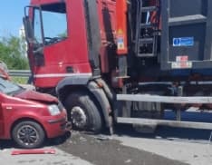 RAFFICA DI INCIDENTI - Auto contro camion a Chivasso e sulla tangenziale di Torino. A Verolengo camion ribaltato - FOTO