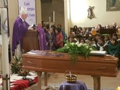 RIVARA - L'arcivescovo di Torino celebra l'addio a don Raffaele