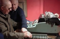 IVREA - Persone cieche e ipovedenti in visita al museo Olivetti