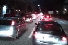 IVREA - Traffico record, città nel caos: gli eporediesi furenti