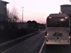 VALPERGA - Il passaggio a livello resta bloccato: il traffico va in tilt