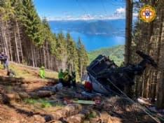 TRAGEDIA A STRESA - Precipita la funivia, dodici persone morte. Due bambini gravi