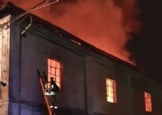 CIRIE' - Un incendio devasta fusti di solventi nell'ex Interchim