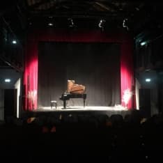 LEINI - Riparte alla grande la stagione del teatro Pavarotti