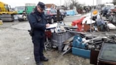 VEROLENGO - 90 auto ammassate nei prati: scatta la denuncia