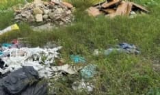 SAN BENIGNO CANAVESE - Buttano i propri rifiuti lungo la provinciale: beccati e multati