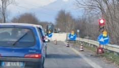 LAVORI SULLA 460 - Cantieri infiniti a Lombardore: automobilisti sul piede di guerra per le code