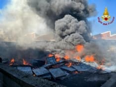 BRUCIA AZIENDA A SETTIMO - Analisi dell'Arpa sulla qualità dell'aria - FOTO e VIDEO