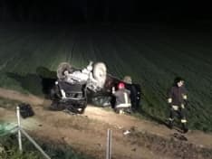 IVREA-ALBIANO - Tragedia sfiorata sul raccordo dell'autostrada: auto si ribalta, cinque persone ferite - FOTO