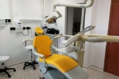 IVREA - Cure odontoiatriche gratis: in piazza Primo Maggio ha aperto il primo centro