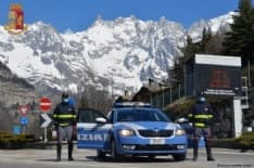 CONTROMANO SULLA TORINO-AOSTA - Francese fermata dalla polizia stradale: 8000 euro di multa e ritiro immediato della patente