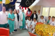 IVREA - Lo spirito dello Storico Carnevale «colora» il reparto di oncologia - FOTO