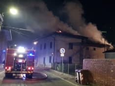 TONENGO DI MAZZE' - Incendio devasta una casa - FOTO E VIDEO