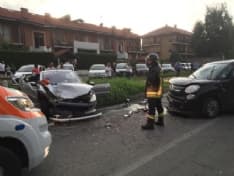 LEINI - Incidente stradale, due auto distrutte e due feriti - FOTO