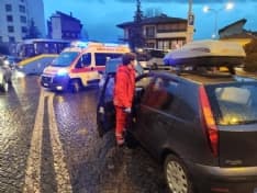 IVREA - Scontro frontale sotto l'ospedale: due auto coinvolte, un ferito - FOTO