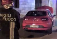 VALPERGA - Si schianta con l'auto e provoca una fuga di gas