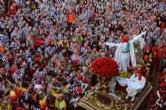 IVREA - Carnevale annullato, l'abbraccio alla mugnaia Paola