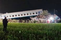 DISASTRO FERROVIARIO A CALUSO - Tragico bilancio: due morti e venti feriti - FOTO e VIDEO