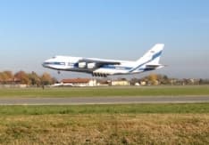 CASELLE - Un Antonov 124 in aeroporto: cargo da record - VIDEO