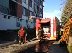 CUORGNE' - Incendio nelle cantine di un palazzo: un uomo lievemente intossicato - VIDEO