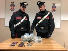 SALASSA - Droga in auto e in casa: arrestato un 56enne incensurato