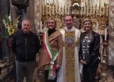 CUORGNE' - La comunità e l'amministrazione salutano don Alexandru e danno il benvenuto a don Federico