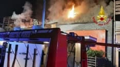 CASELLE - Incendio devasta una villetta: famiglia in salvo ma costretta a lasciare la casa - FOTO