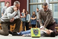 SALUTE - Defibrillatori ovunque: lo dice la legge